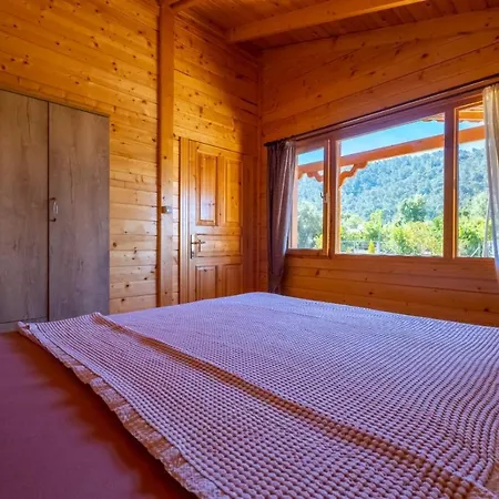 Prázdninový dům Peaceful Wooden Bungalow With Balcony Close To Inlice Beach In Fethiye Göcek